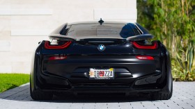 黑色宝马BMW i8汽车桌面壁纸