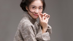 美女演员张雪迎桌面壁纸