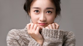 美女演员张雪迎桌面壁纸