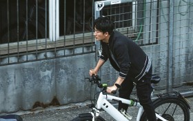 帅气男星黄轩桌面壁纸