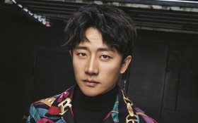 帅气男星黄轩桌面壁纸