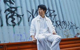 帅气男星黄轩桌面壁纸