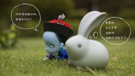 中国风呆萌小僵尸僵小鱼桌面壁纸
