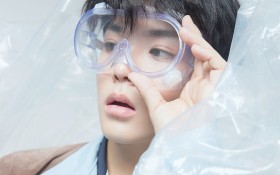 小鲜肉侯明昊桌面壁纸