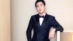 帅哥明星张若昀桌面壁纸