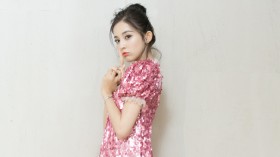 美女明星古力娜扎桌面壁纸   