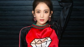 美女明星古力娜扎桌面壁纸   