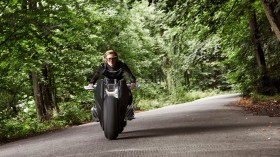 2016宝马概念摩托车Motorrad Vision Next 100桌面壁纸