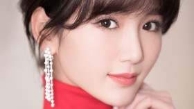 美女演员毛晓彤桌面壁纸