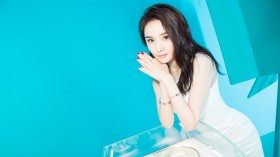 娇俏可人美女明星杨幂桌面壁纸
