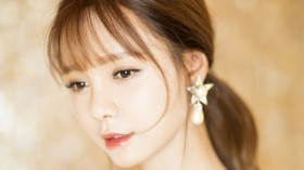 娇俏美女明星沈梦辰桌面壁纸