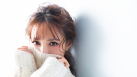 娇俏美女明星沈梦辰桌面壁纸