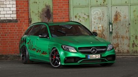 2017奔驰C级 C 63 AMG S桌面壁纸
