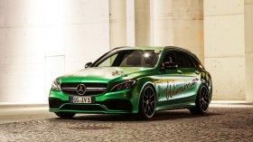 2017奔驰C级 C 63 AMG S桌面壁纸