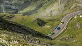 2017 Lamborghini Huracans on the Transfagarasan汽车桌面壁纸