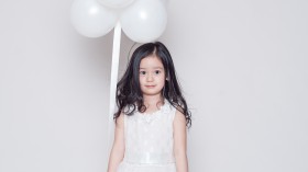 可爱小美女童星演员刘芝妙桌面壁纸