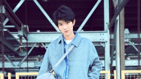 TFboys组合成员之一安静的美少年王源桌面壁纸