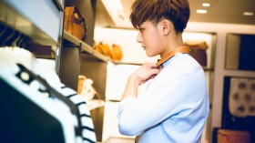 鬼马帅哥明星黄子韬桌面壁纸