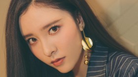 美女演员宋妍霏桌面壁纸