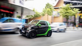 2017奔驰SMART Fortwo电动版桌面壁纸