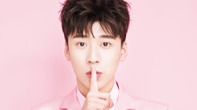 帅哥小鲜肉王博文小白桌面壁纸