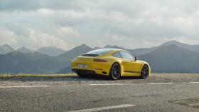 2018 Porsche 保时捷 911 Carrera T汽车桌面壁纸
