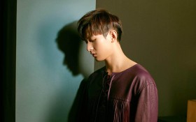 成毅阳光帅气写真桌面壁纸