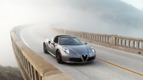 2018 Alfa Romeo 4C Coupe and Spider（阿尔法 罗密欧）汽车桌面壁纸