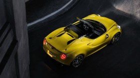 2018 Alfa Romeo 4C Coupe and Spider（阿尔法 罗密欧）汽车桌面壁纸