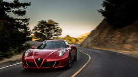 2018 Alfa Romeo 4C Coupe and Spider（阿尔法 罗密欧）汽车桌面壁纸