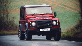 2018 Land Rover Defender Works V8路虎限量款汽车桌面壁纸