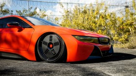 红色的宝马BMW i8跑车汽车桌面壁纸