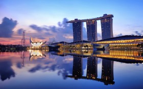 新加坡滨海湾金沙酒店夜景桌面壁纸