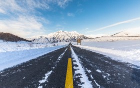 冬季唯美白色雪景桌面壁纸