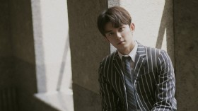 吴磊帅气西装写真桌面壁纸