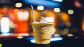 清凉一夏的冰淇淋桌面壁纸