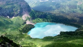 美国俄勒冈州火山湖蓝湖自然风景桌面壁纸