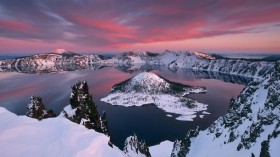 美国俄勒冈州火山湖蓝湖自然风景桌面壁纸