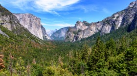 壮观的高山自然风景桌面壁纸