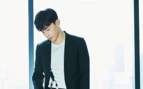 邓伦时尚帅气写真桌面壁纸