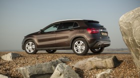 2015 Mercedes-Benz GLA 250奔驰汽车桌面壁纸