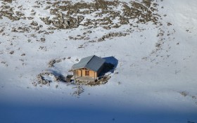 白茫茫的冬日雪景桌面壁纸