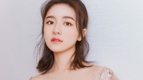 可爱调皮美女演员李兰迪桌面壁纸