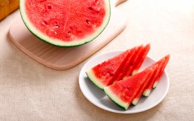 夏日可口的西瓜桌面壁纸