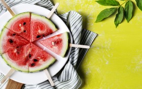 夏日可口的西瓜桌面壁纸