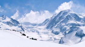 巍峨险峻的雪山风景桌面壁纸
