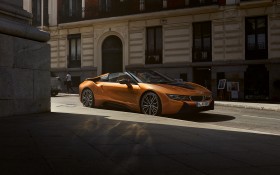 创新BMW i8 敞篷跑车桌面壁纸