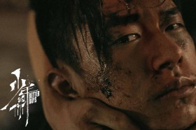 电影《少年的你》桌面壁纸