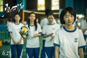 电影《少年的你》桌面壁纸