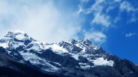 玉龙雪山自然风景桌面壁纸